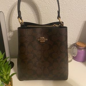 coach town bucket bag